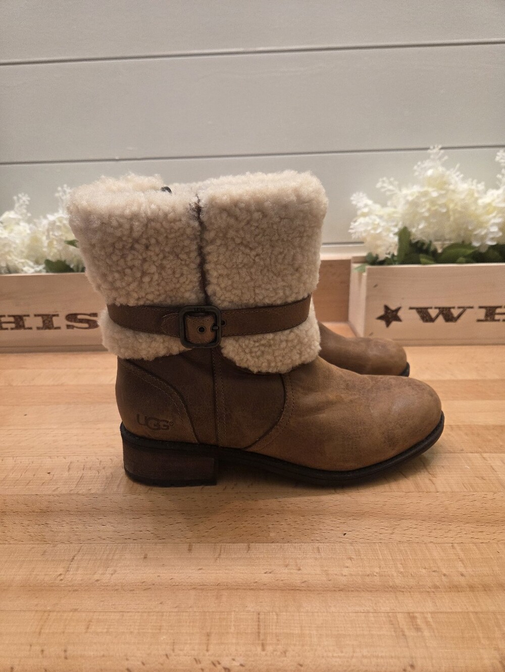 UGG Women's Blayre II Boots Brown Leather Sheepskin Lined Size 8
